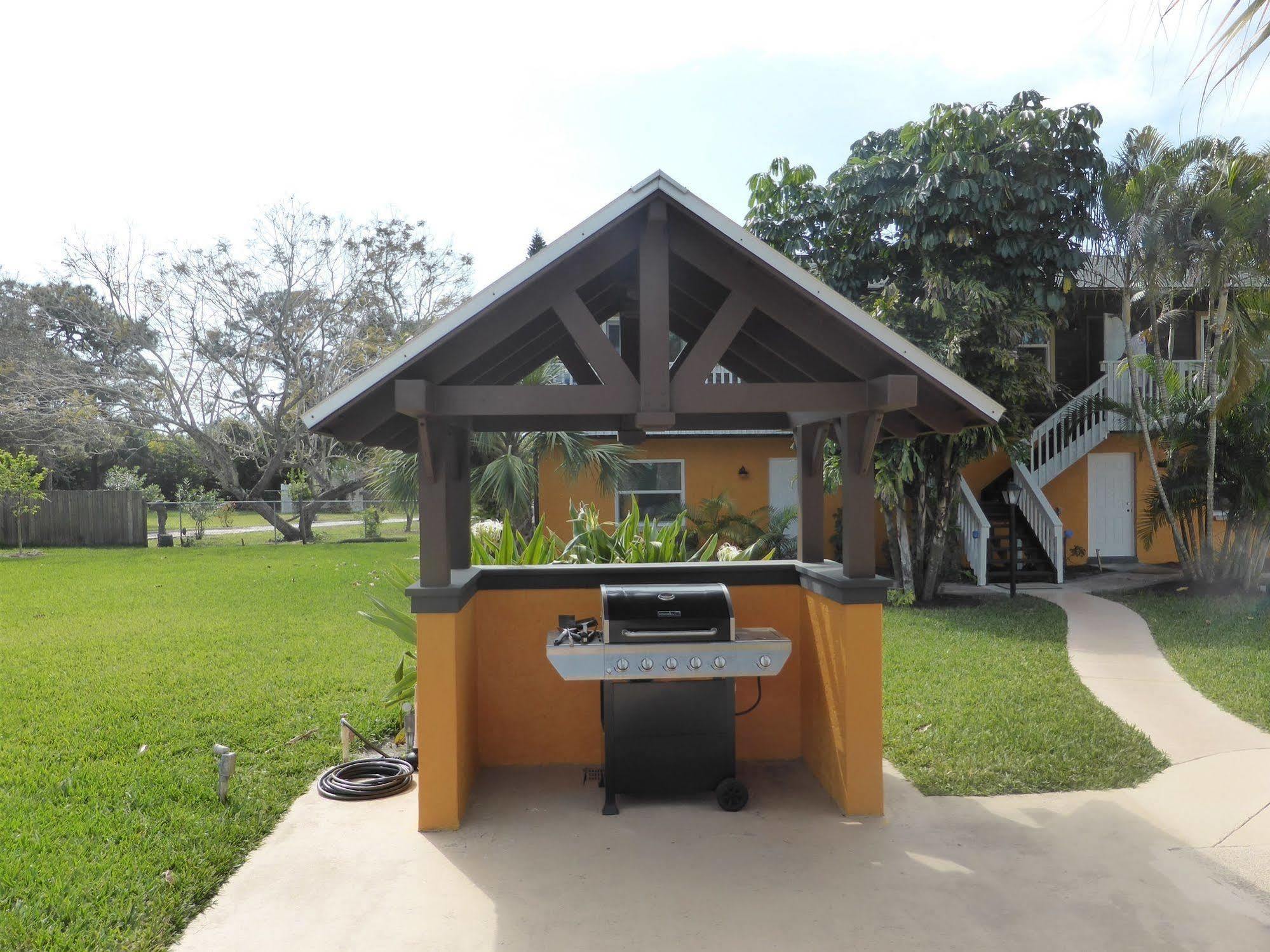 Englewood Bay Motel Екстер'єр фото