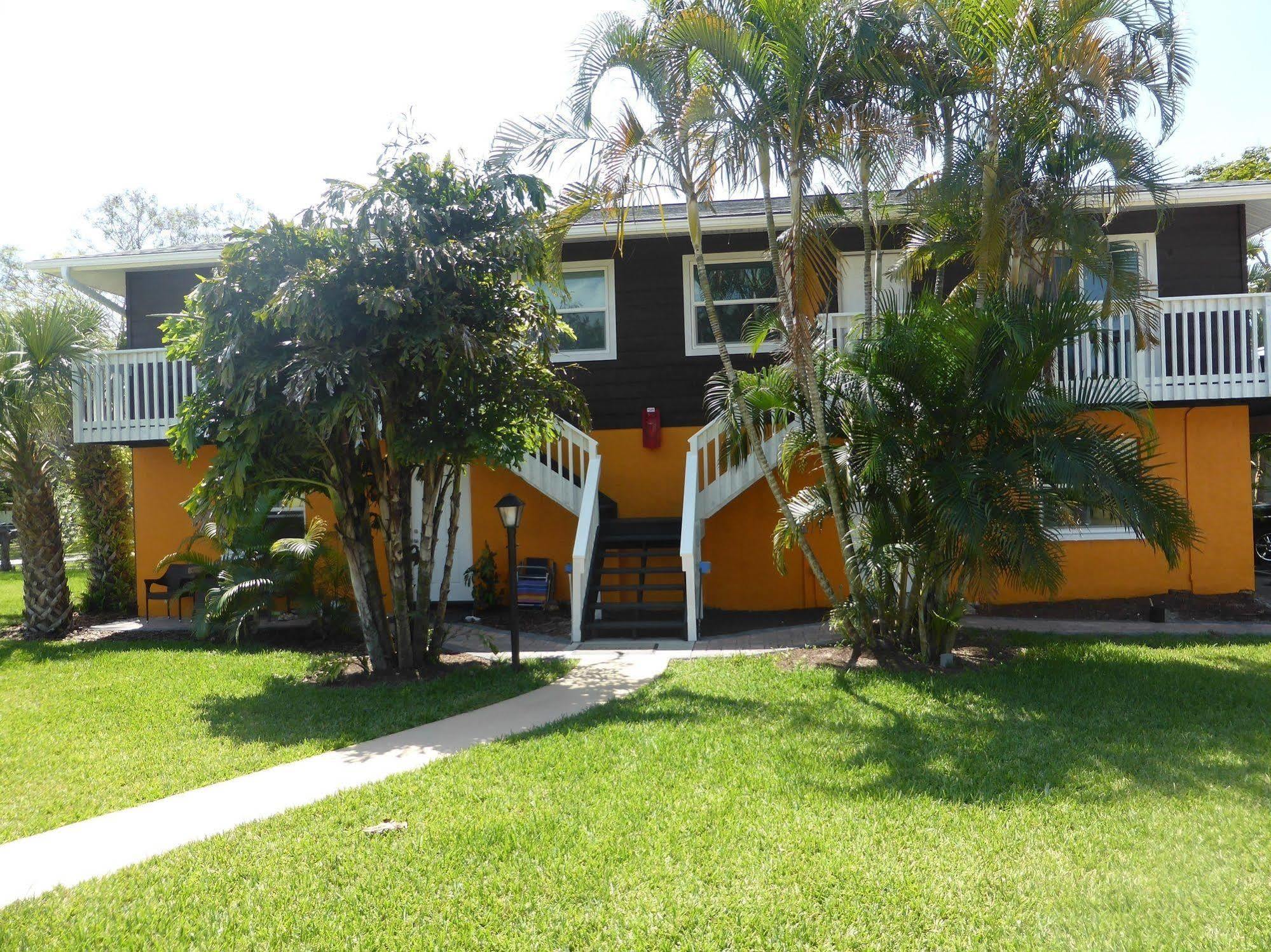 Englewood Bay Motel Екстер'єр фото